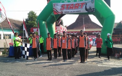Peringati HUT RI Ke-78, MA Darul Falah Cukir Ikuti Lomba Gerak Jalan Tingkat Kecamatan